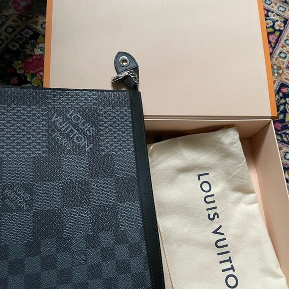 Brand new limited edition ,100% authentic LV - Picture 3 of 6
